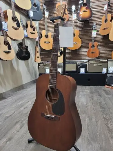 Martin Guitars - D-15M